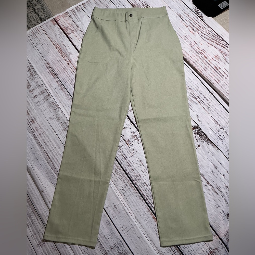 NWT HUE Linen Straight Leg Pants. Desert sage green. Size M